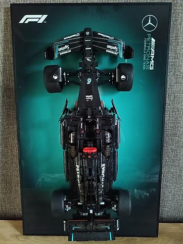 Автоунаалардын моделдери: Лего-модель Formula 1 Mercedes-AMG Petronas, собранная, с подставкой — 2