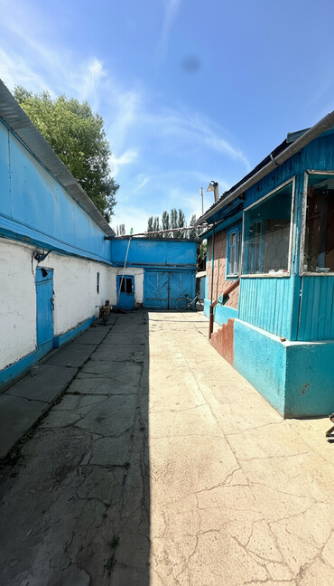 Продажа домов: Дом, 200 м², 5 комнат, Собственник, Старый ремонт at lalafo.kg — 3 Продажа домов: Дом, 200 м², 5 комнат, Собственник, Старый ремонт — 3