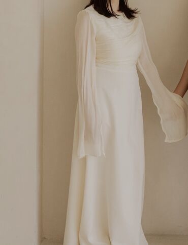 белое длинное платье с рукавами: Продаю платье, надевала один раз на час, на фотосессию бежевое 46