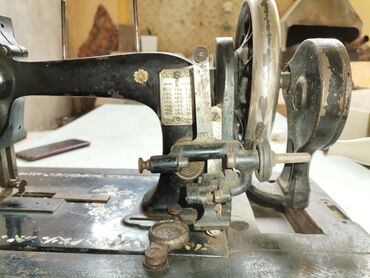 Qədim tikiş maşınları: "Zinger" Almaniya istehsalı olan qədim tikiş maşını. Yaşı 100 ildən — 2
