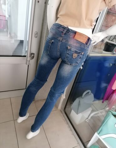 Farmerke: Farmerice disqvared
vel 26
kao nove
povoljno — 8