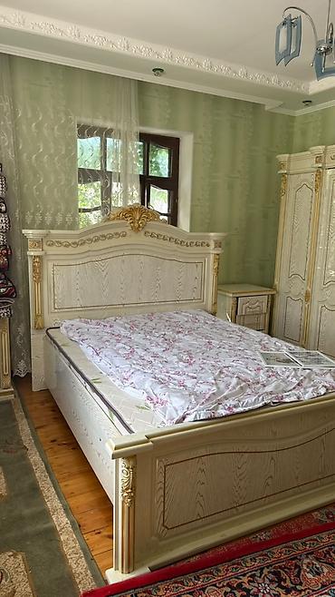 office table: Спальный гарнитур в классическом стиле с резными декоративными — 3