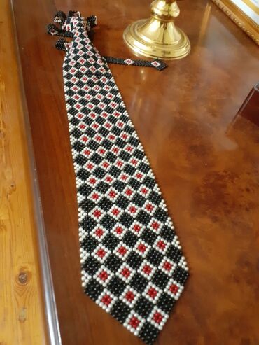 сувениры шахматы бишкек: Продаю плетенное из бисера галстук. Данный сувенир будет отличным