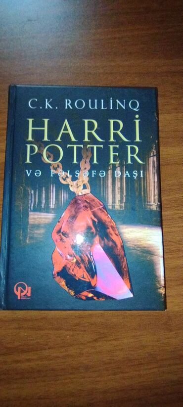 harry potter kitab: Harry Potter və Fəlsəfə Daşı. Az işlənib. Metrolara çatdırılma