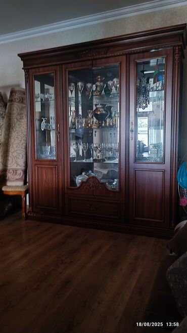 сифон: Распашной, 3 двери Прямой шкаф, Горка