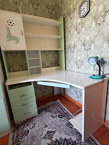 lovhə satılır: Yazı masası 80 azn təcili satlır Bskxanov Ym 60 Nəzrin — 1