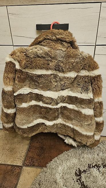 Krzneni kaputi: Ženska bunda/kaput od pravog krzna, kratkog kroja (dužina do kukova) — 9