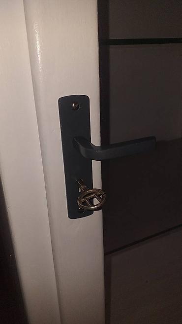 Ormari: Metalni orman beli sa vitrinom Drugi 500e Kao sa slika Ne odgovaram na — 4