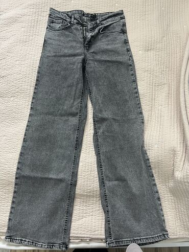 Джинсы: Продаю джинсы размеры 27 -28 . Первые 5 шт по 500 сом . Последние три
