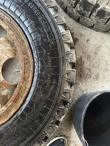 Təkərlər: Yük avtomobilləri üçün şinlər və disklər - Dəst: 3 ədəd şin, 2 ədəd — 9