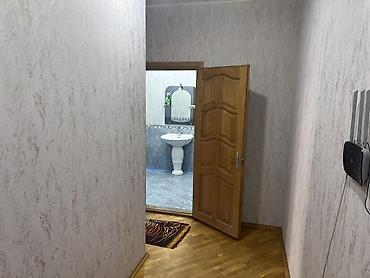 inşatcilarda: Kirayə verilir: geniş və işıqlı mənzil. Yalnız ailəyə verilir.72kv. M — 5