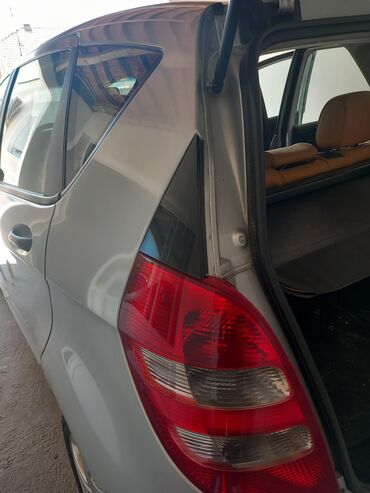 Mercedes-Benz: Mercedes-Benz A-klasa (W169) – 5 vrata, srebrna boja Karakteristike i — 8