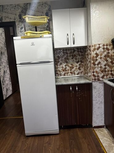 Uzunmüddətli kirayə mənzillər: Kirayə üçün tam mebellı 2 otaqlı mansard tipli mənzil. - Geniş qonaq — 8