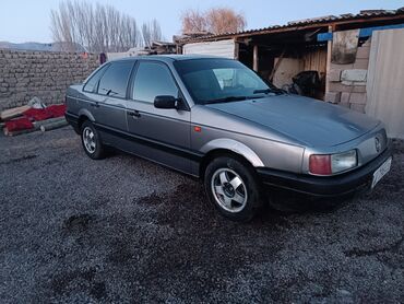 Volkswagen: Volkswagen Passat: 1993 г., 1.8 л, Механика, Бензин, Седан