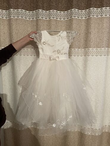 платье с новогодним принтом: Детское платье, цвет - Белый, Б/у