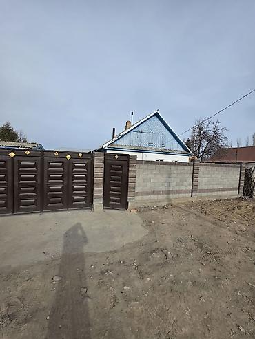 Продажа коттеджей и домов: Дом с двором и хозяйственными постройками. - Планировка: прихожая — 19