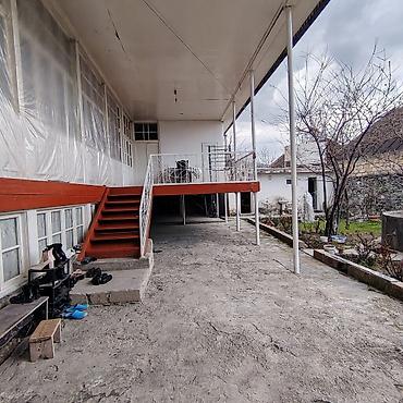 Həyət evi alıram: Satılır: həyət evi - Geniş həyətli, bir mərtəbəli ev. Evin önündə — 2