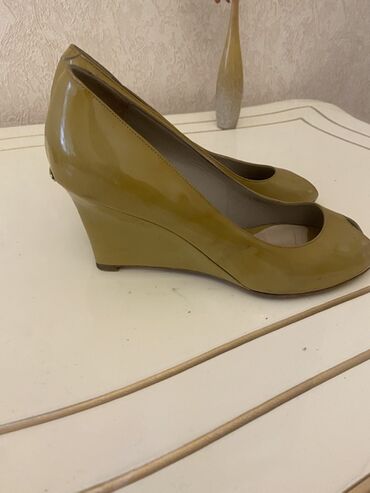 Tuflilər: Tuflilər, YSL, Ölçü: 37, rəng - Mavi, Yeni — 26