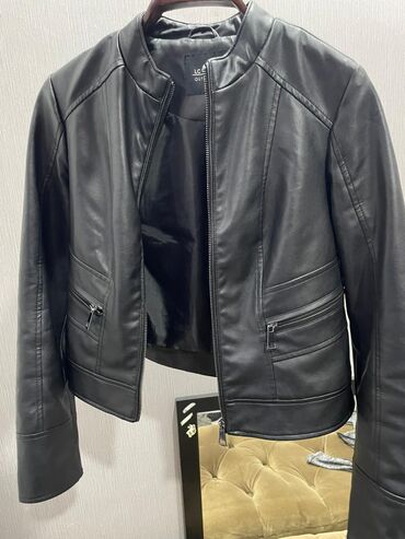 kurtka dəri: Женская куртка S (EU 36), цвет - Черный