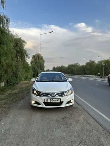 авто элек: Белый седан BYD E5 полной комплектации имеется эко режим и спорт режим