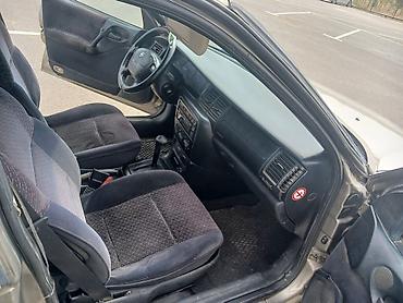 cruze radiator: Opel Vectra sedan kuzovlu minik avtomobil. Rəngi qızılı-bej — 5