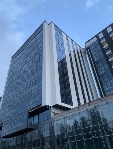 аренда офиса в бц: Сдаю Офис, 400 м², В бизнес центре, С отдельным сан узлом