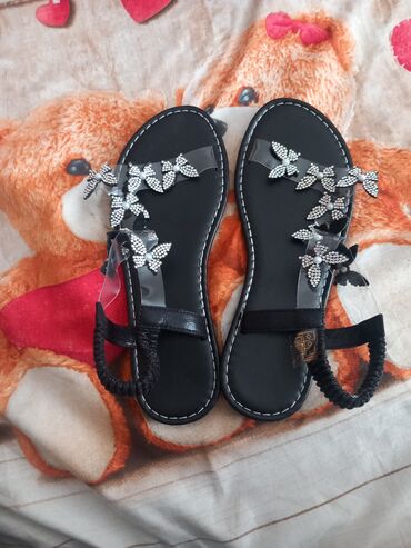 sandale sa zatvorenom petom: Sandals, 37