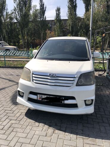 япошки авто: Toyota Noah: 2004 г., 2 л, Автомат, Бензин, Минивэн