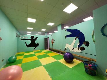 Digər kommersiya daşınmaz əmlakı: Obyekt icarə verilir 170-200 kv . Təmirli ve 5 otaq ve mətbəxden — 8