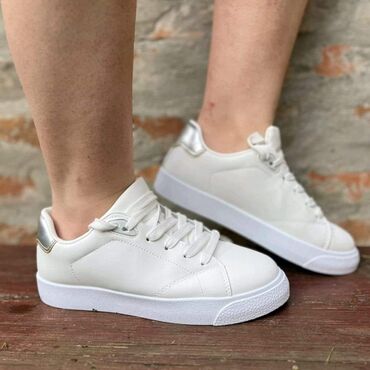 Women's Sneakers and athletic shoes: 2200 — 18