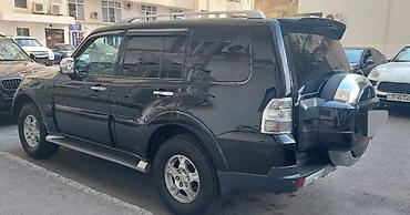 Mitsubishi: Mitsubishi Pajero (4-cü nəsil) tam ölçülü off-road SUV. Qaraj — 2