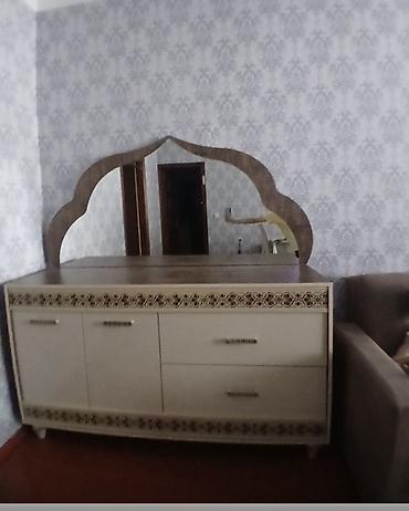 qonaq dəsti: Zövqlü qonaq otağı mebel dəsti - Vitrin şkaf: Şüşə qapılı, 3 rəfli — 2