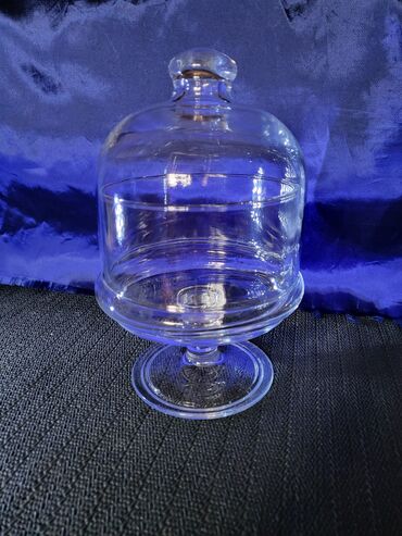 Ostalo posuđe: Bombonijera vitaz kristalno staklo. Bombonijera je bez ostecenja,sve na lalafo.rs — 3 Ostalo posuđe: Bombonijera vitaz kristalno staklo. Bombonijera je bez ostecenja,sve — 3