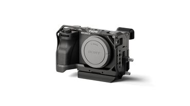 Другие аксессуары для фото/видео: Продаю новую клетку Tilta для Sony A6700. Клетка позволяет