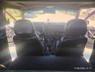m50 i moti: VAZ (LADA) 4x4 Niva: 1.7 l | 2000 il 10000 km Universal — 10