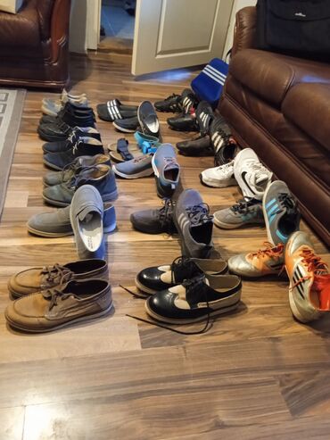 Poštovani, Prodajemo obuću našeg sina: patike adidas i nike, cipele