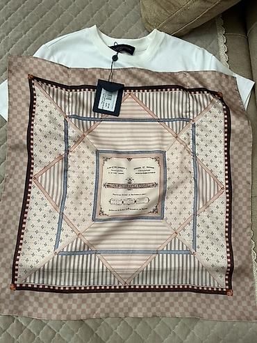 paltar alan: Louis Vuitton köynək - Material: 100% ipək (etiketli) Etiketi — 4