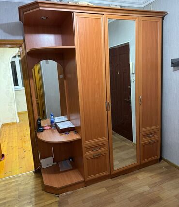 Dolablar: Dehliz dolabı. 190azn. ölçü deqiq deyil. yaxsi veziyyetde ünvan Laçin