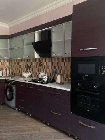 Uzunmüddətli kirayə mənzillər: Mənzil kirayə verilir. 3 otaq, 19.8 mərtəbə, 90 kv, tam əşyalı — 19