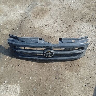 Решетки радиатора: Решетка радиатора Mazda Б/у — 22