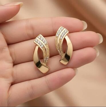 Minđuše: 💫 minđuše – set od dva para - Dizajn: - Par 1: Elegantne minđuše sa — 21