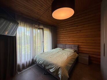 Долгосрочная аренда домов: 180 м², 3 комнаты — 12