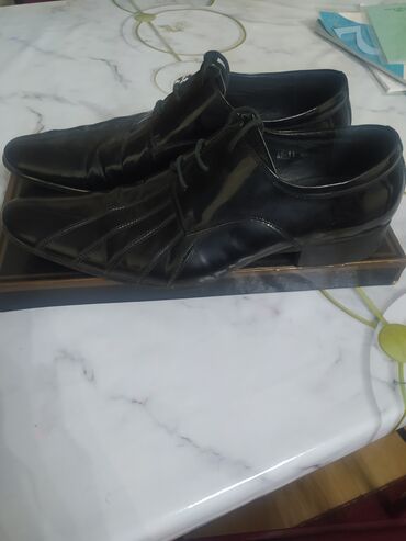 италия обувь: Продаю туфли мужские. 40 размер. Надевали пару раз. Италия