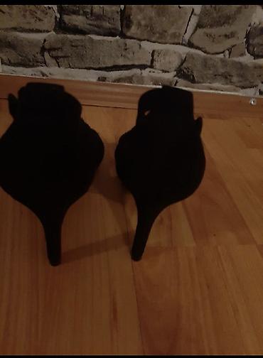 bata gležnjače: H&M sandale na štiklu, veličina 37. - Boja: crna - Dizajn — 3
