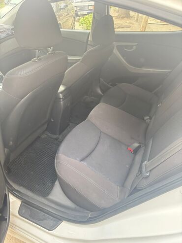 Hyundai: Hyundai Elantra: 1.8 l | 2011 il Sedan — 11