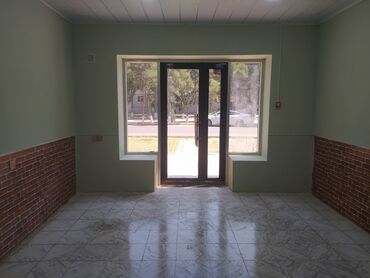 купить дом в ленкоране: Sumqayıt 1ci mkr Cəfər Cabbarlı küç,yol gıragı,tam təmirli