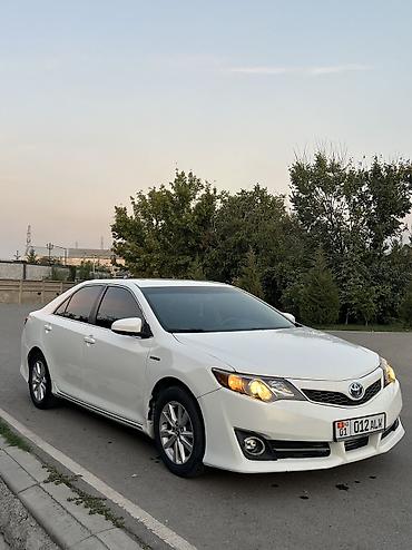 byd e3: Toyota Camry: 2013 г., 2.5 л, Автомат, Гибрид, Седан — 2