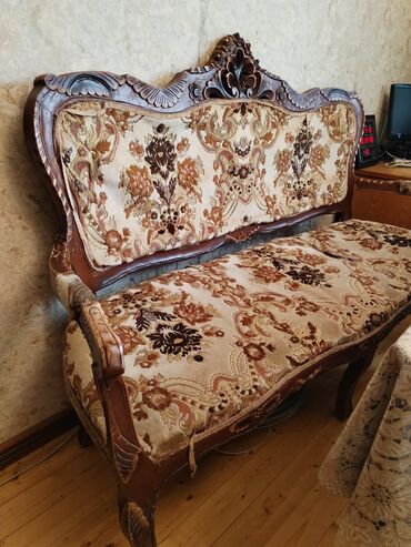 klassik mebel destleri: İşlənmiş, Klassik divan, Bazasız, Açılmayan
