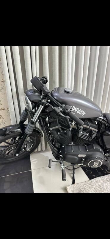 мотоциклетные очки: Мотоцикл Harley-Davidson Sportster (серии Iron) в матовом серо-черном