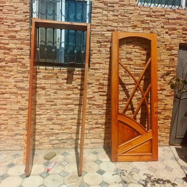 ремонт замков дверей: Taxta qapı satılır ideal vəziyyətdədir.Qulpu hacarlari var